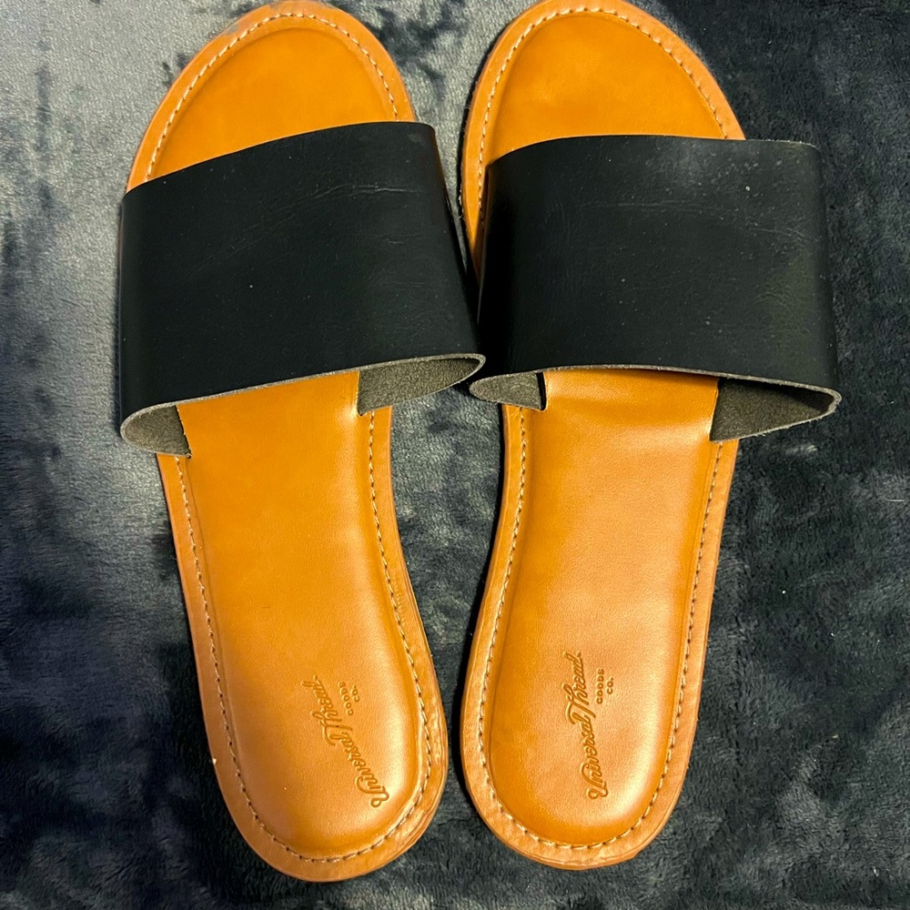 Universal Thread Leather Slides